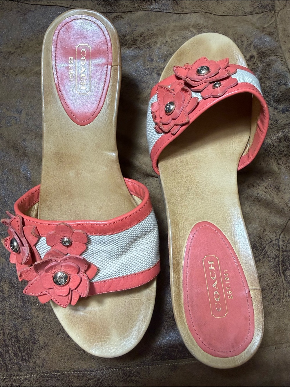 59. Coach Jesaca Coral and White Floral Appliqué Slide Mules